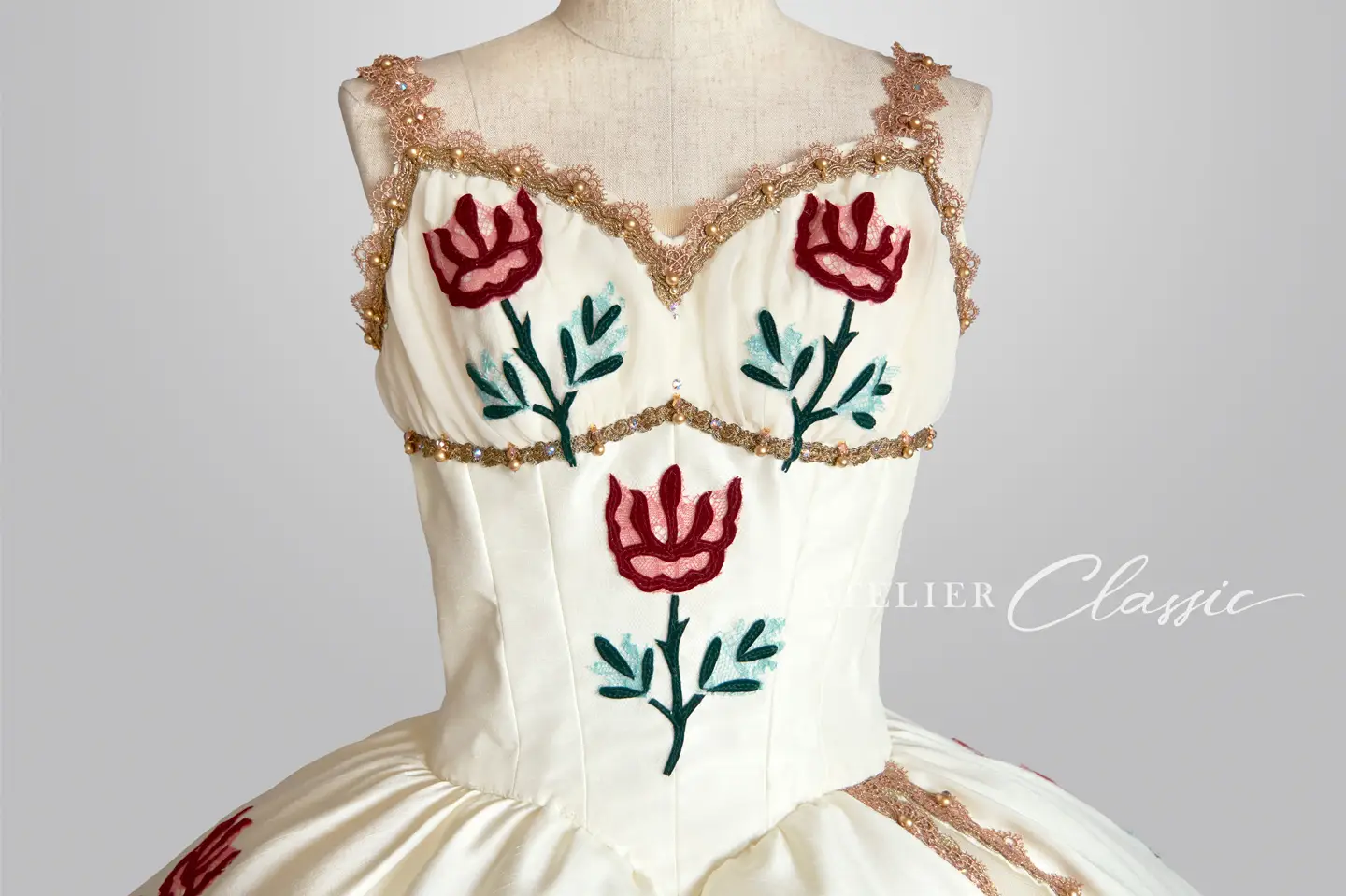 フローラの目覚め衣装 バラの飾り