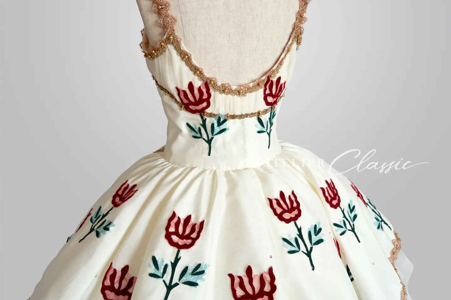 フローラの目覚め衣装 backstyle