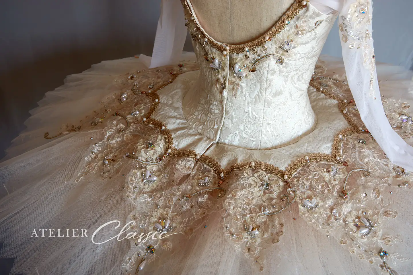 キトリ衣装 バックスタイル