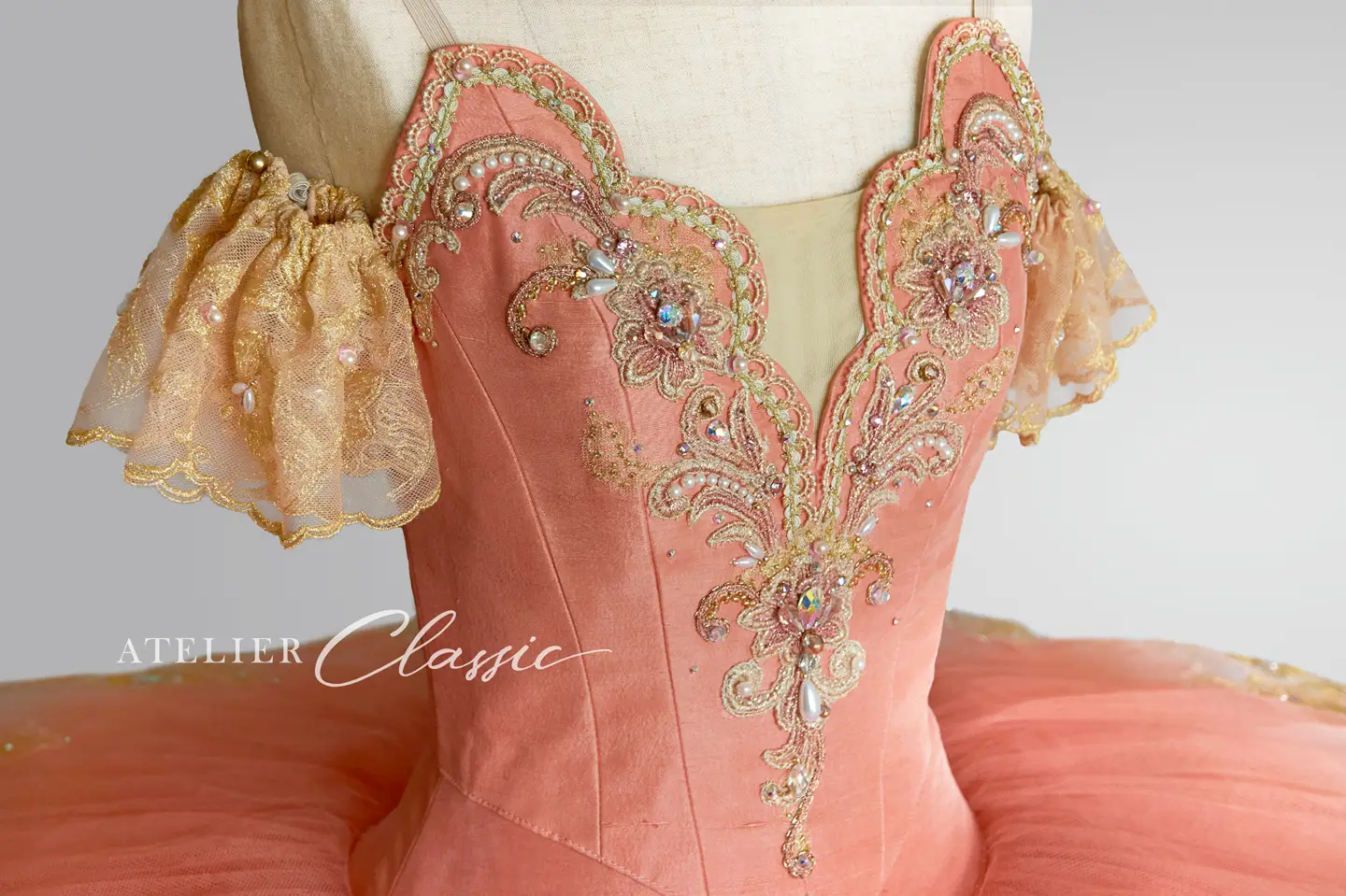 ドルシネア衣装 飾りと袖デザイン