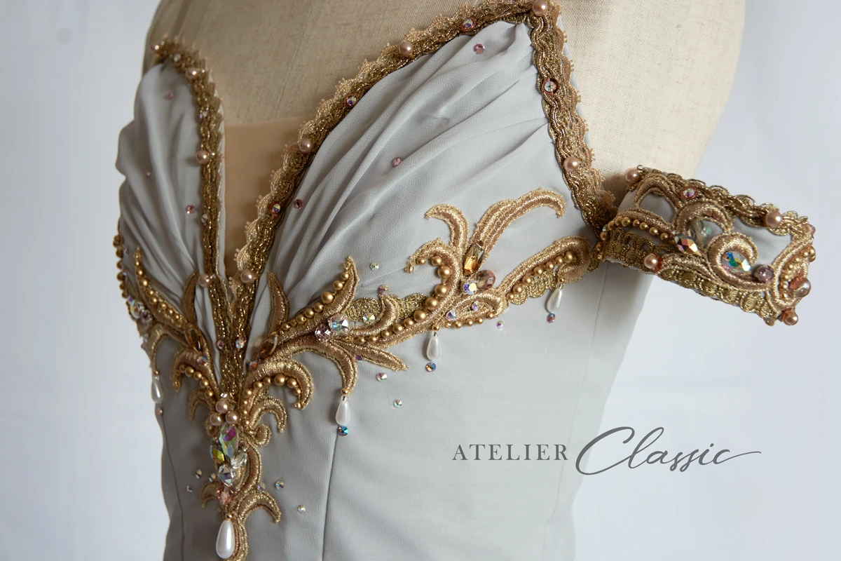 タリスマン衣装 飾りと袖デザイン