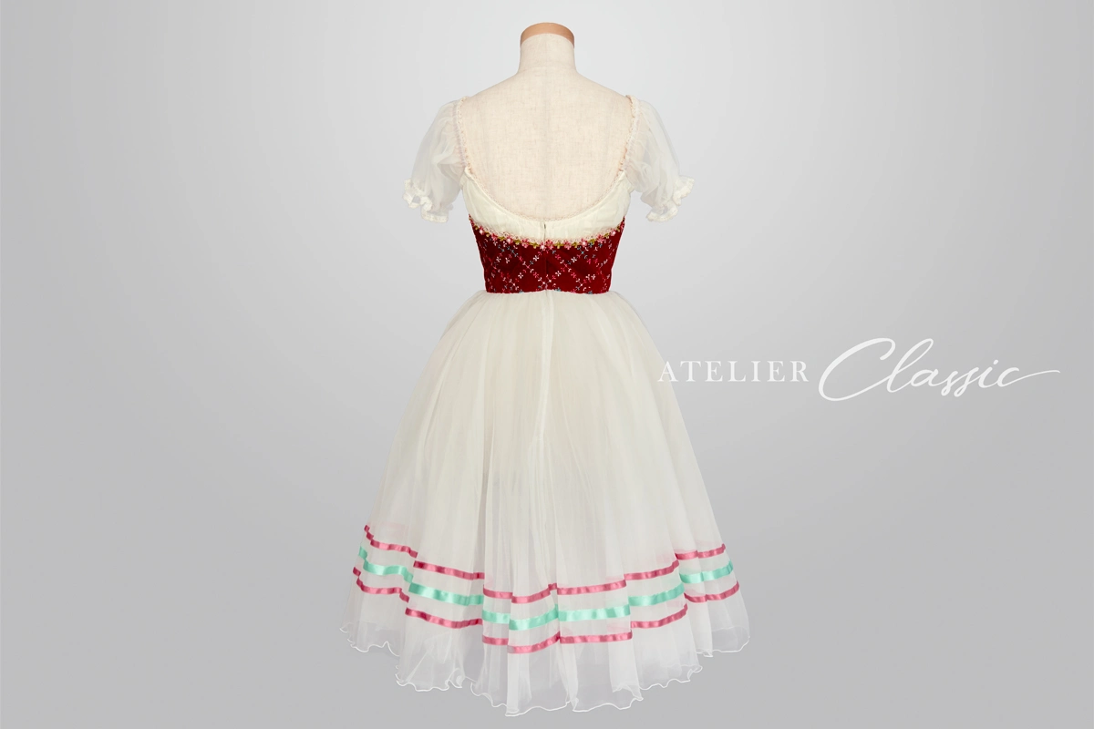 スワニルダ back style