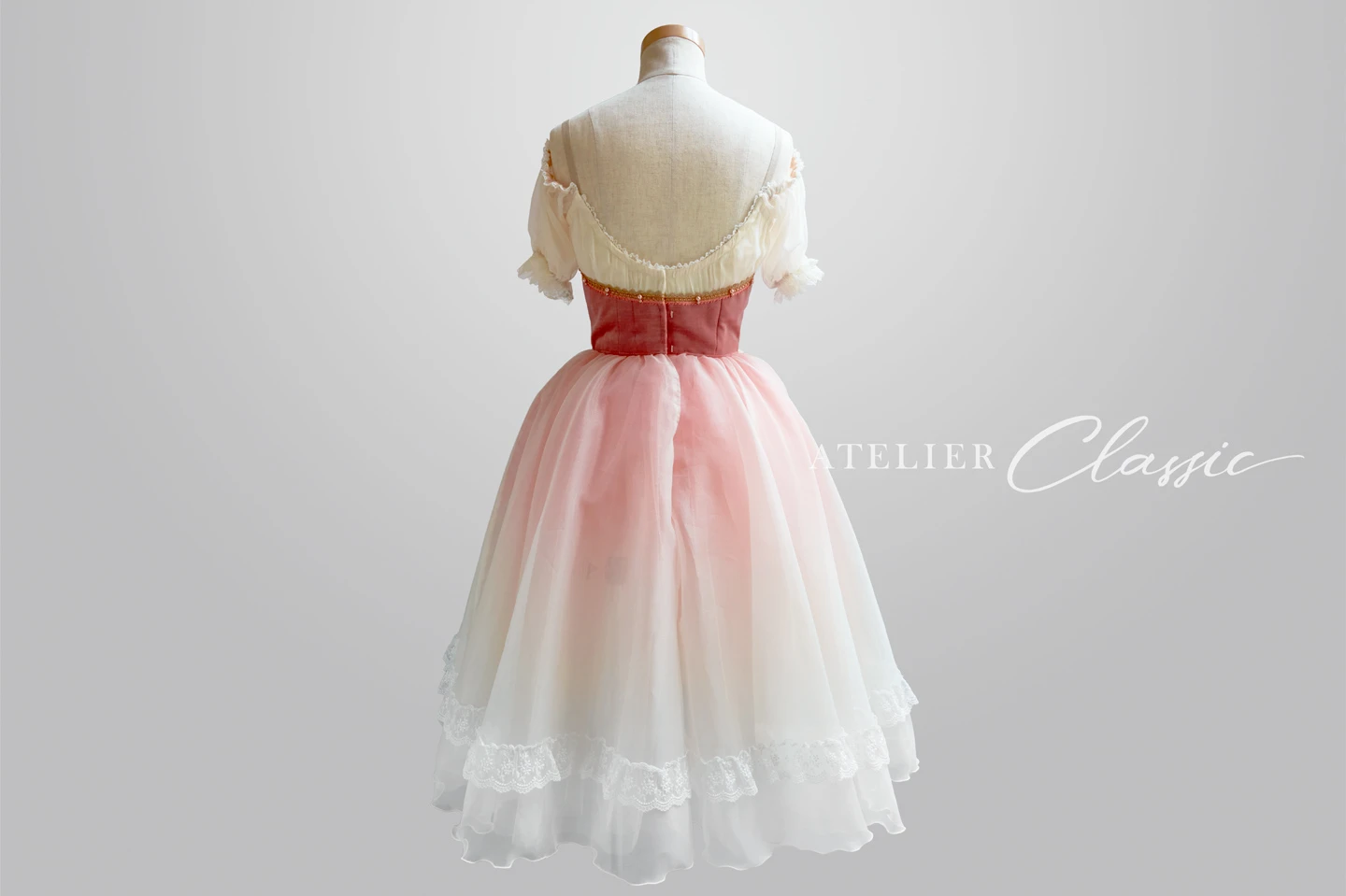 スワニルダ衣装 back style