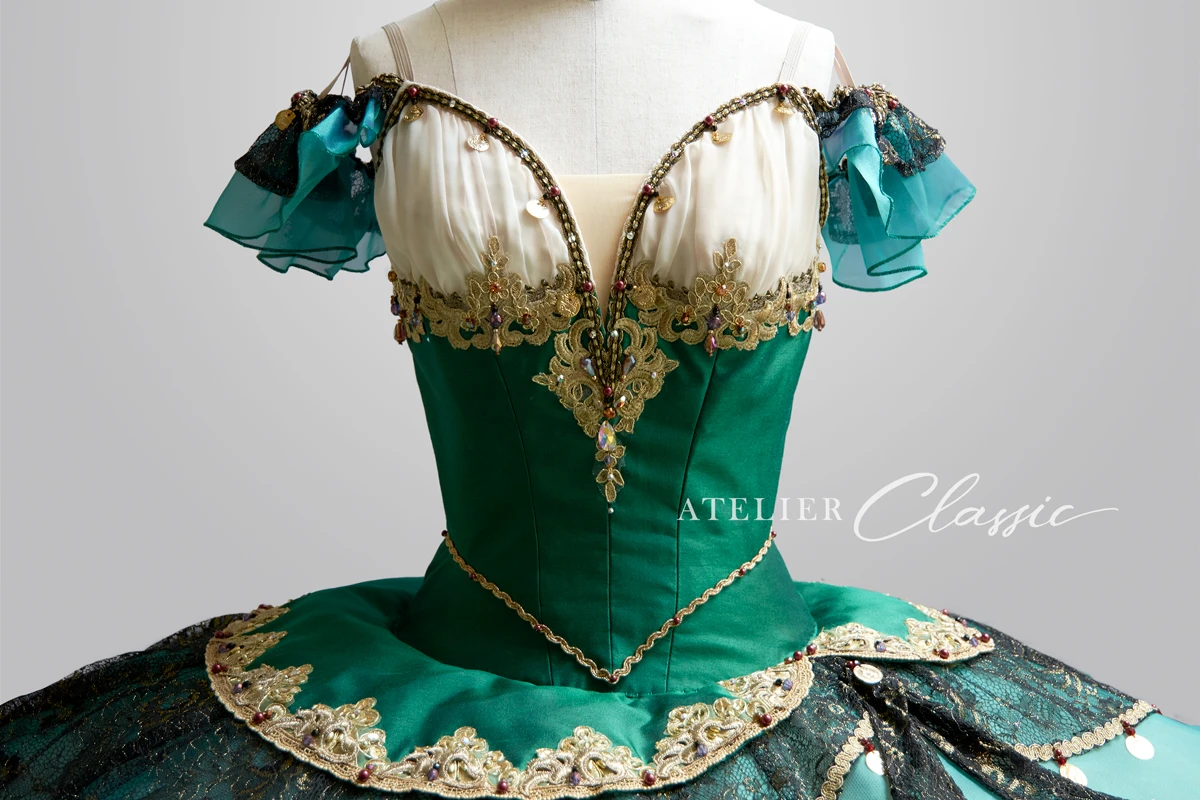 >エスメラルダ衣装 正面detail