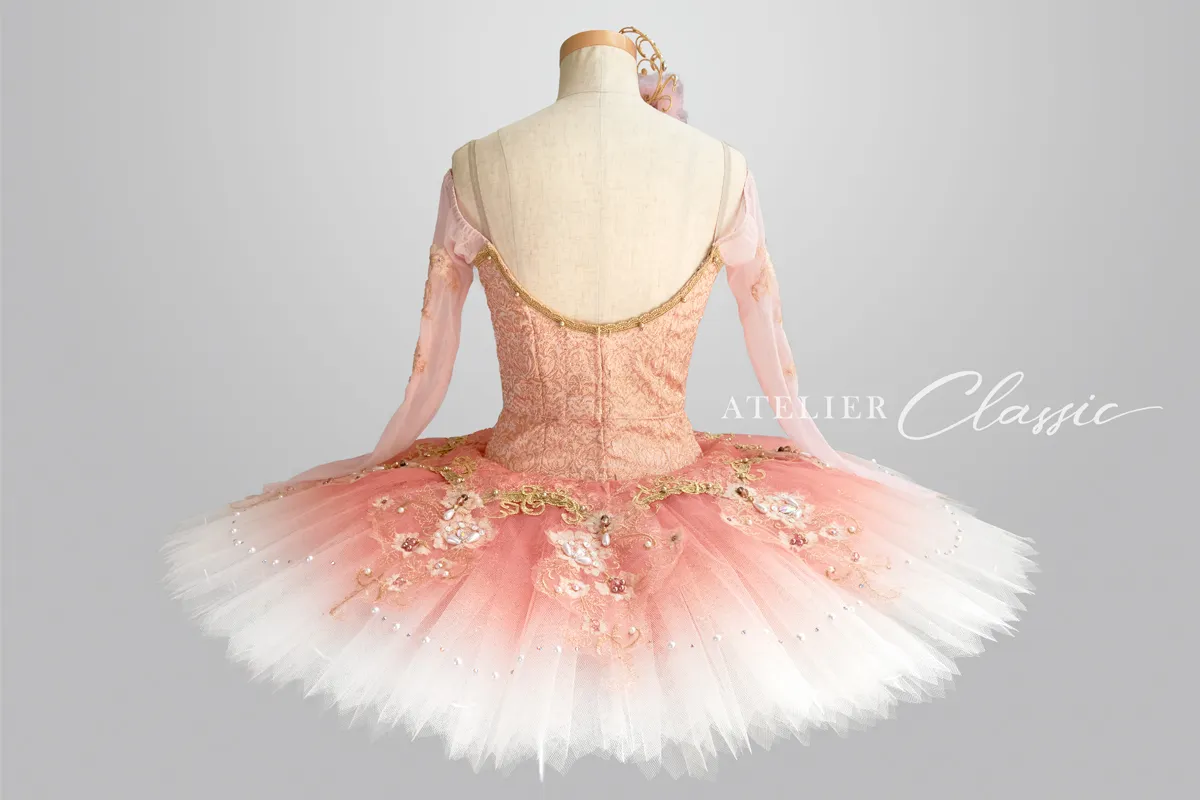 パキータ ヴェスタールカの衣装 back style