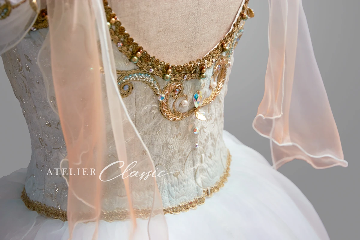 へーべ衣装 背中のdetail