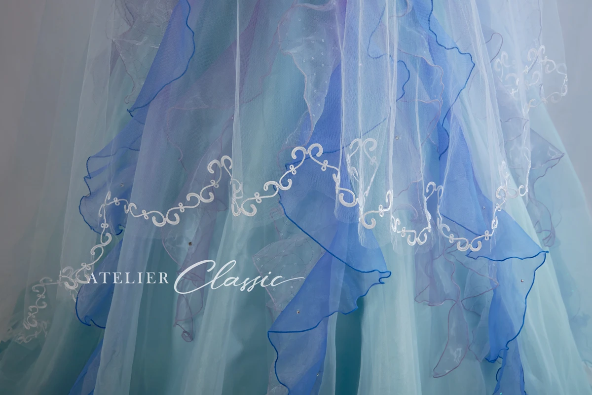 ウエディングドレス スカートのフリルのデザインとベール