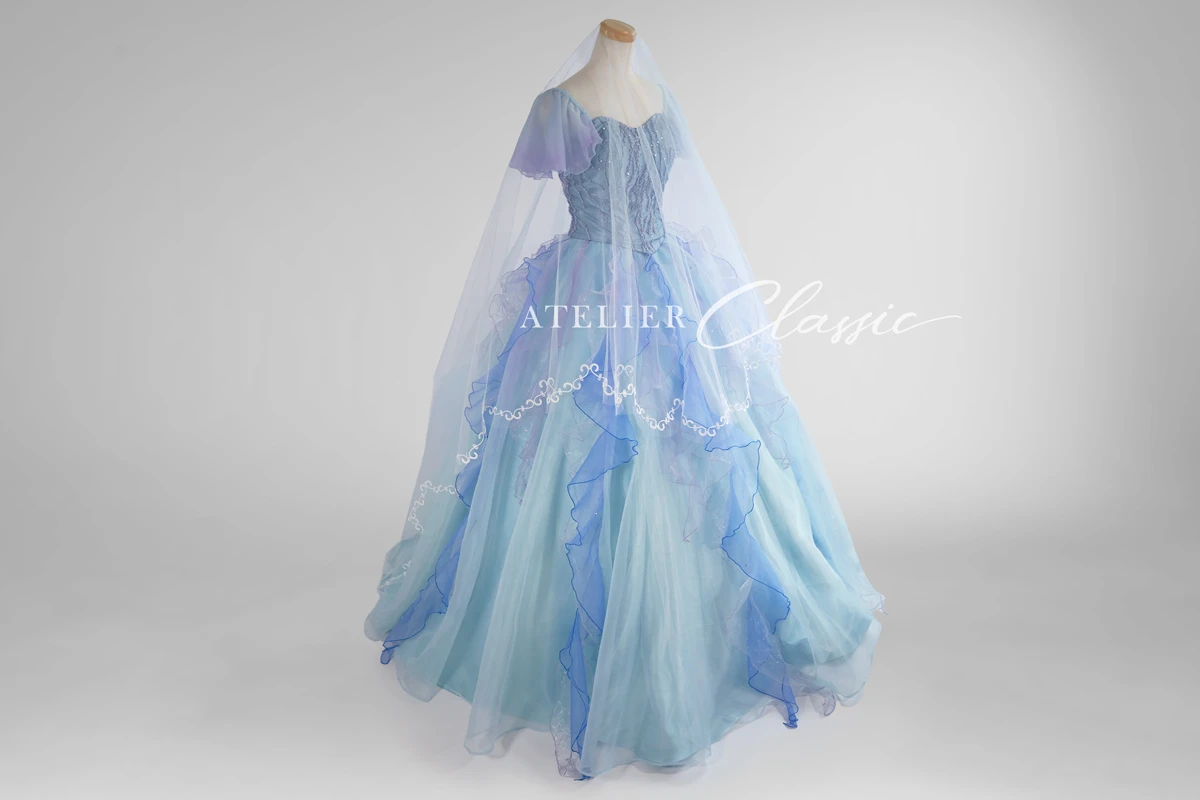 ウエディングドレスとベールのデザイン